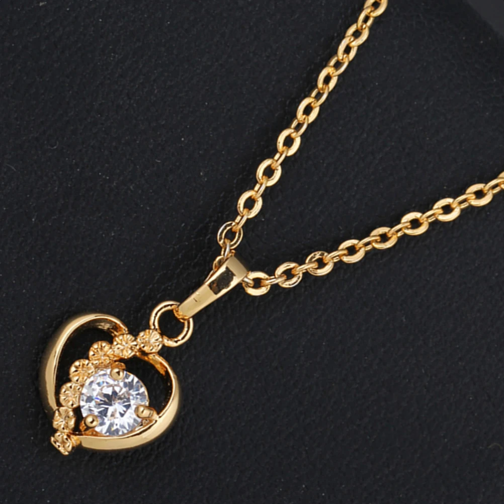 Women Necklace Hollow Out Heart Shape Alloy Pendant Necklace Durable Stainless Steel Hypoallergenic Elegant Golden Chain 
Women Necklace Hollow Out Heart Shape Alloy Pendant Necklace Durable Stainless Steel Hypoallergenic Elegant Golden Chain