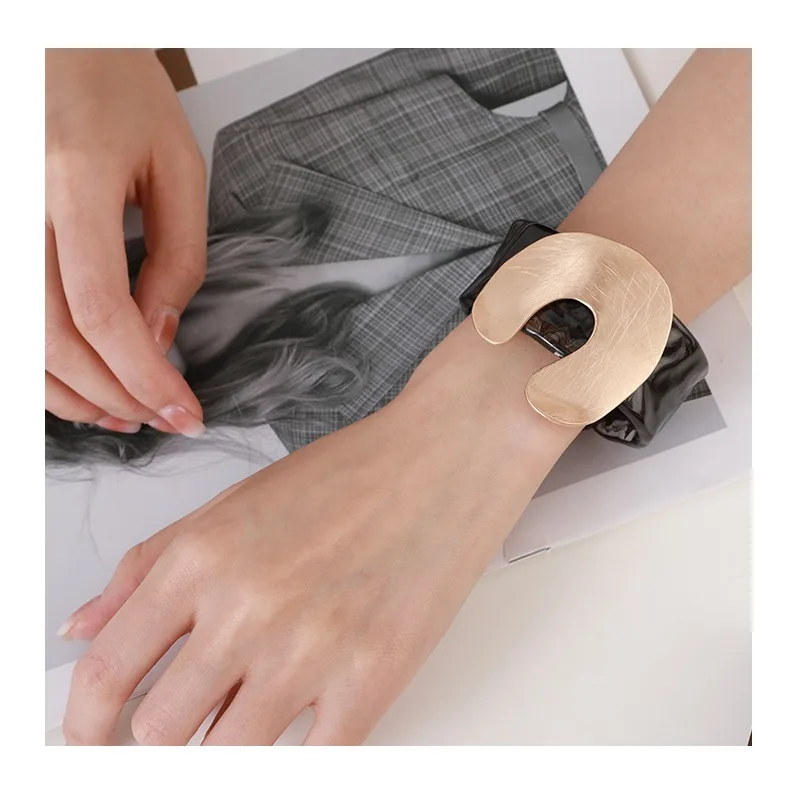 Hot Sale Original Metal Brushed Atmospheric Jewelry Premium Simple Women's Fashion Bracelet
Hot Sale Original Metal Brushed Atmospheric Jewelry Premium Simple Women's Fashion Bracelet