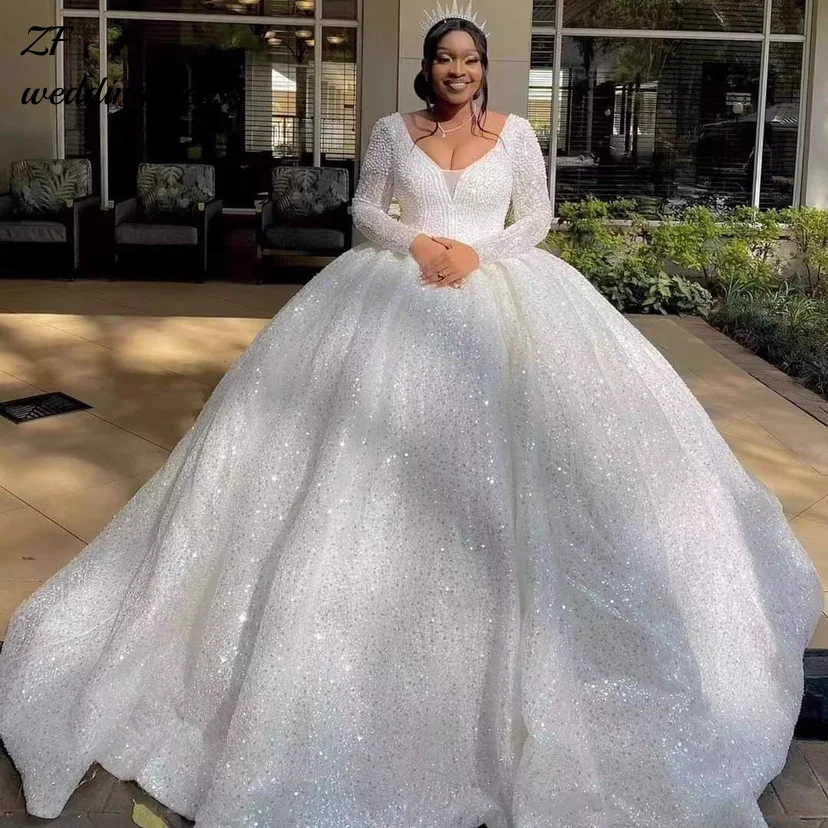 Customized elegant lace sequin wedding gowns, V-neck long-sleeved, applique beaded dance gowns for the front hall
Customized elegant lace sequin wedding gowns, V-neck long-sleeved, applique beaded dance gowns for the front hall
