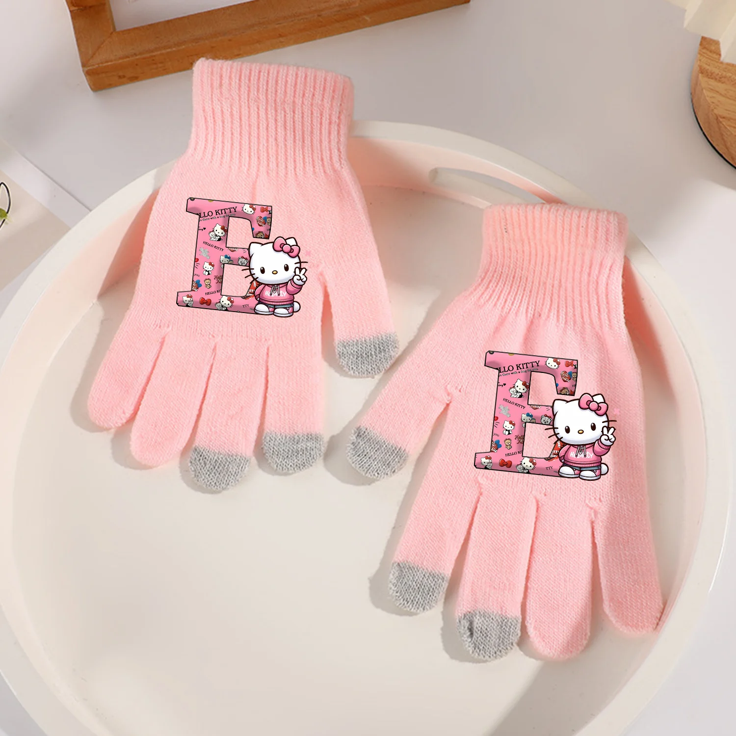 Вязаные перчатки «Hello Kitty» для девочек, перчатки с рисунком букв и экраном, кавайные зимние теплые аксессуары в стиле аниме, розовые перчатки, детский рождественский подарок
Вязаные перчатки «Hello Kitty» для девочек, перчатки с рисунком букв и экраном, кавайные зимние теплые аксессуары в стиле аниме, розовые перчатки, детский рождественский подарок