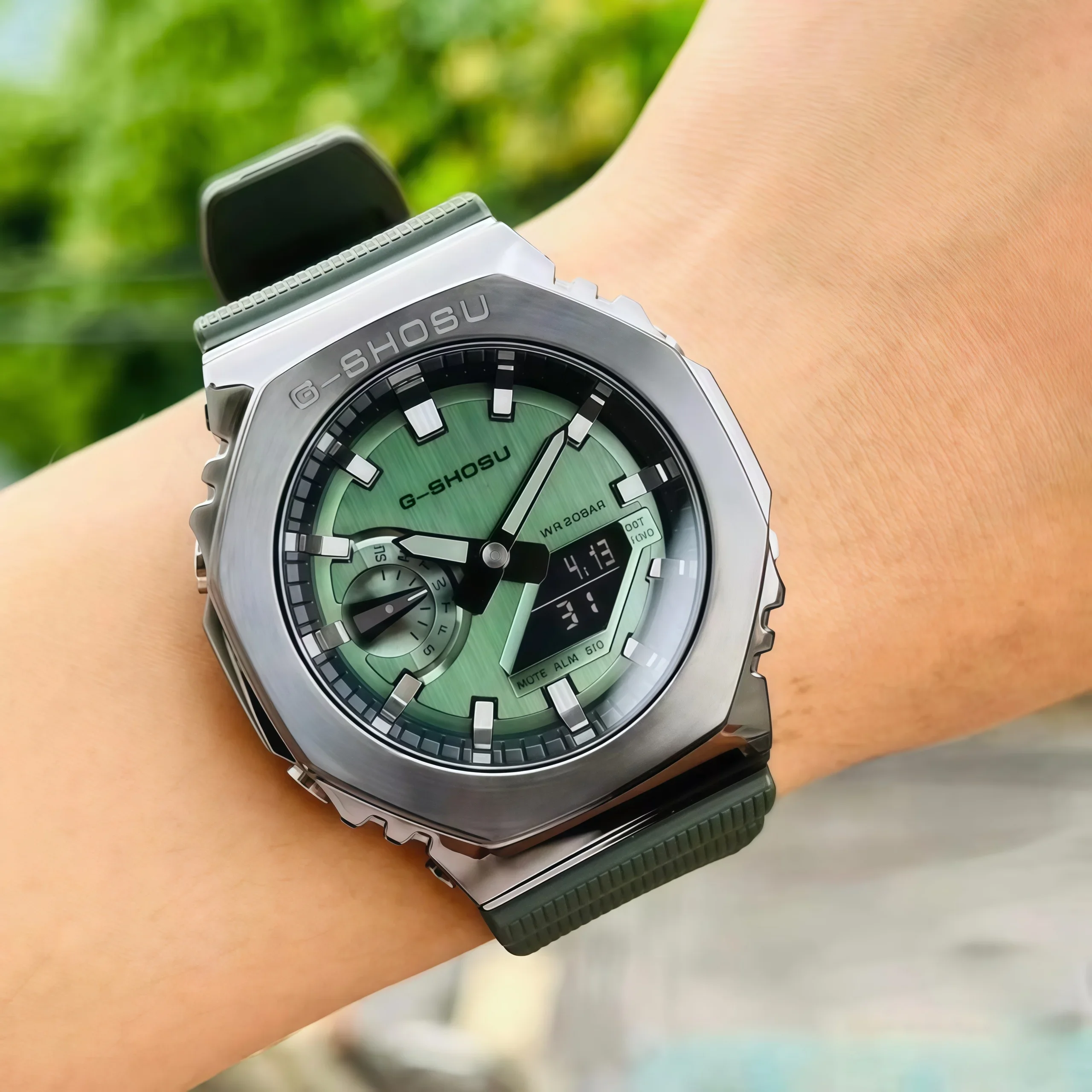 Unisex Sports Watch: Full-Featured, Dual Display, Alloy Dial, Oak Series Iced Out Watch
Unisex Sports Watch: Full-Featured, Dual Display, Alloy Dial, Oak Series Iced Out Watch