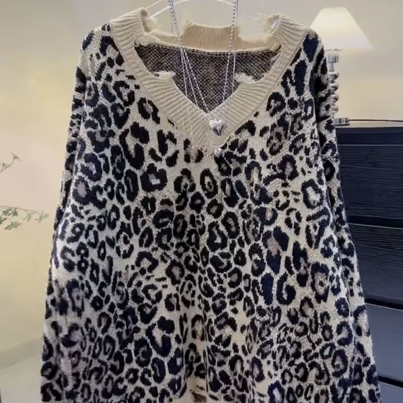 New Autumn and Winter Fashionable Hole Breaking Loose Mid to Long Length Personalized Leopard Print Long Sleeved Sweater
New Autumn and Winter Fashionable Hole Breaking Loose Mid to Long Length Personalized Leopard Print Long Sleeved Sweater
