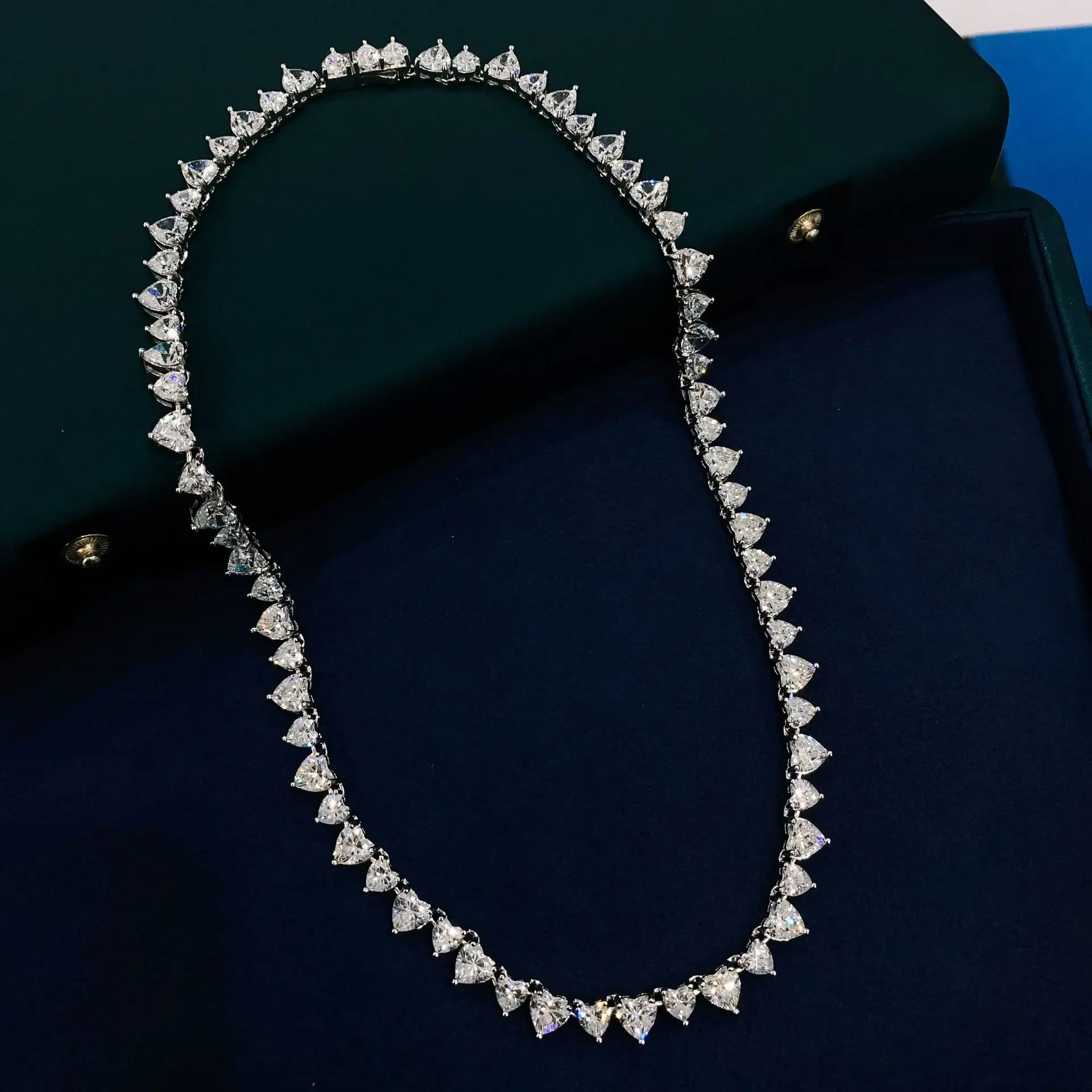 2022 new s925 silver heart-shaped white high carbon diamond necklace 45cm European and American high-end women's neck accessorie
2022 new s925 silver heart-shaped white high carbon diamond necklace 45cm European and American high-end women's neck accessorie