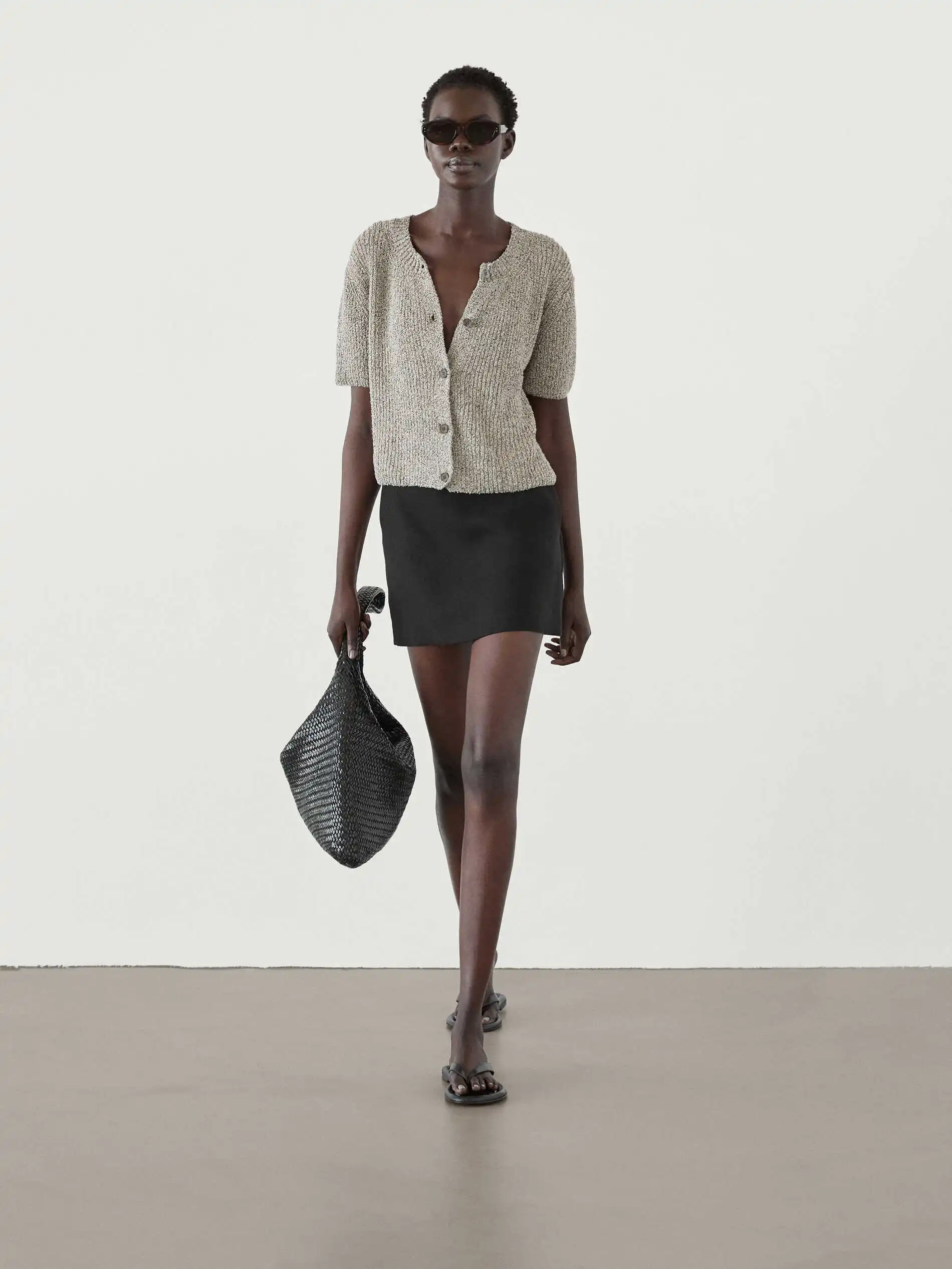 Ethereal MD 2025 massidutti spring new style of Women's casual fashion old money style round neck short sleeve knitted cardigan
Ethereal MD 2025 massidutti spring new style of Women's casual fashion old money style round neck short sleeve knitted cardigan