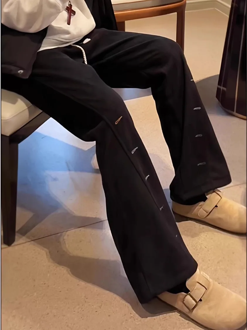 Casual Cotton Velvet Pants Men's American Embroidery Button Trendy Sports Spring Summer Thin Loose Straight Leg Trousers
Casual Cotton Velvet Pants Men's American Embroidery Button Trendy Sports Spring Summer Thin Loose Straight Leg Trousers