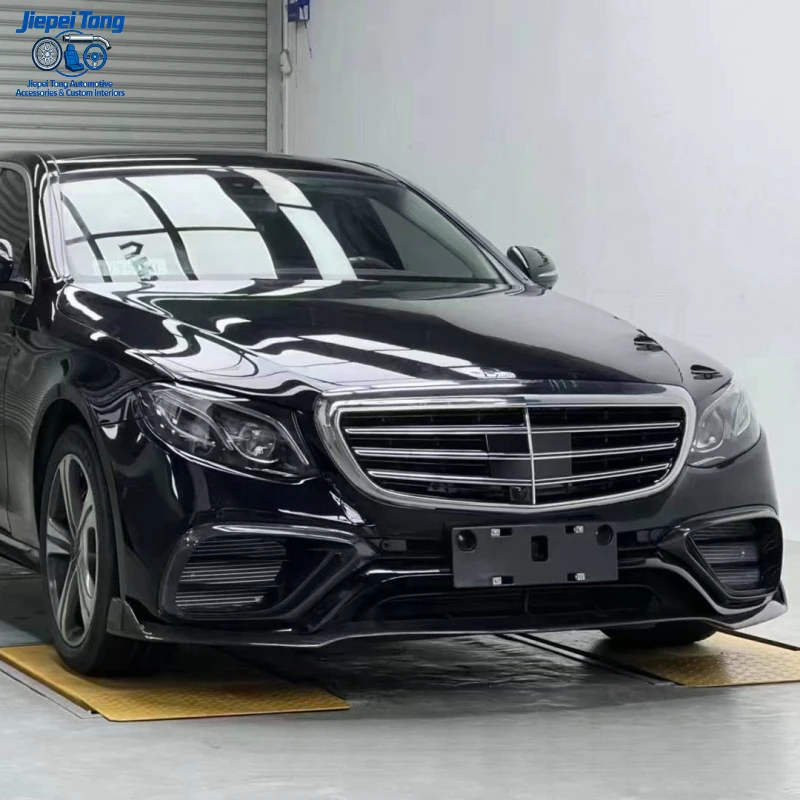 Подходит для модификации переднего бампера и решетки радиатора Mercedes-Benz E-Class W213 (2016-2020) в стиле E63 AMG.
Подходит для модификации переднего бампера и решетки радиатора Mercedes-Benz E-Class W213 (2016-2020) в стиле E63 AMG.