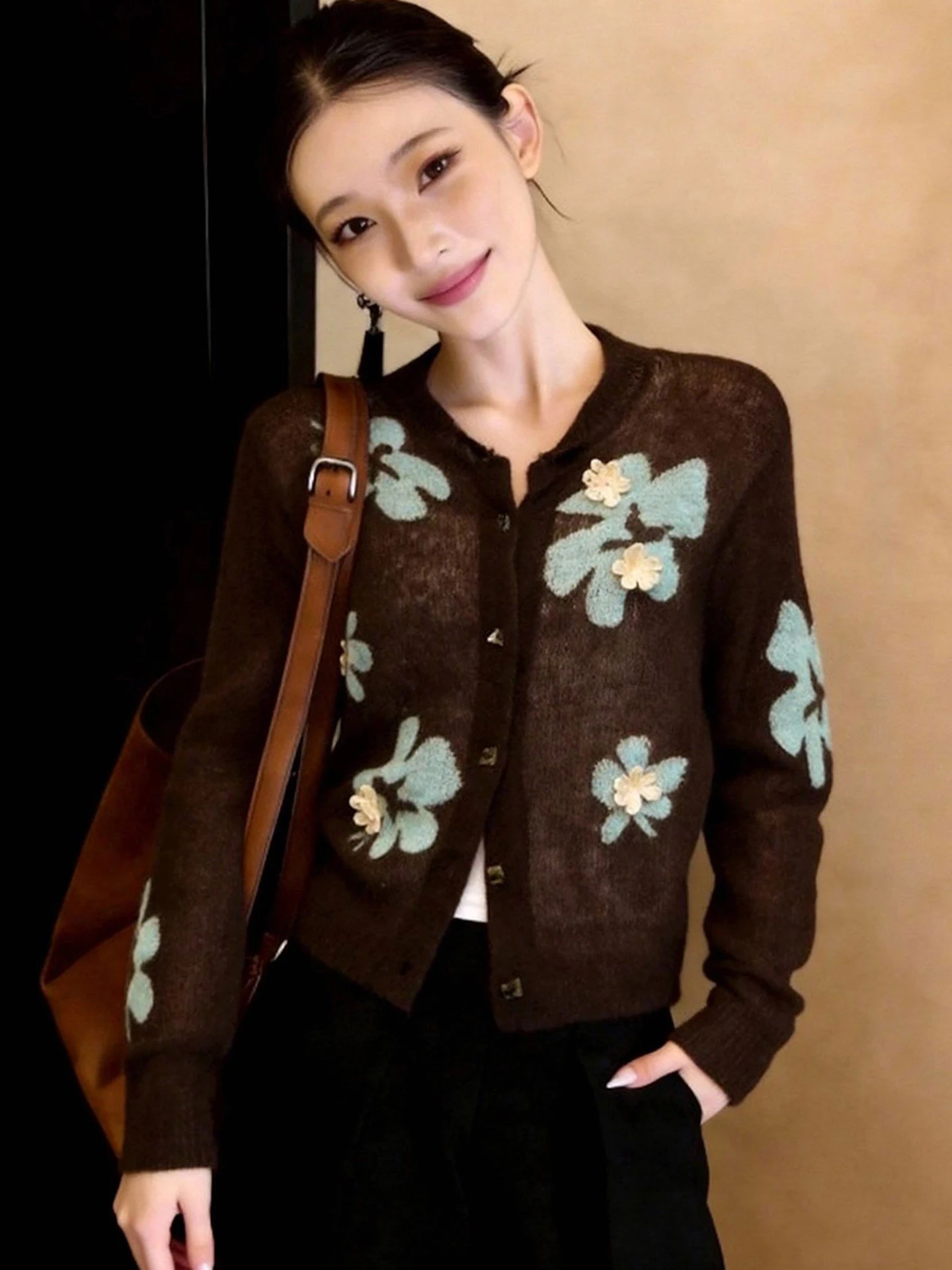 Spring Fashion Color Block Embroidered Knitwear Soft Skin-Friendly Long Sleeve Women's Top Korean Style Casual Button up Card...
Spring Fashion Color Block Embroidered Knitwear Soft Skin-Friendly Long Sleeve Women's Top Korean Style Casual Button up Card...