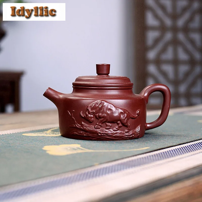 330 мл Исин Фиолетовая глина Чайники Master Handmade De Zhong Горшок для крупного рогатого скота Сырой руды Фиолетовый грязевой чайник с ситечком Чайный сервиз Zisha Ремесло
330 мл Исин Фиолетовая глина Чайники Master Handmade De Zhong Горшок для крупного рогатого скота Сырой руды Фиолетовый грязевой чайник с ситечком Чайный сервиз Zisha Ремесло