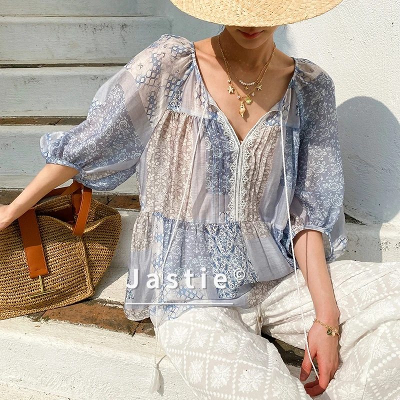 French Vintage Blue Floral Print Blouse Women Elegant V Neck Tassel Lantern Sleeve Tops Chic Summer Vacation Beach Wear 2026
French Vintage Blue Floral Print Blouse Women Elegant V Neck Tassel Lantern Sleeve Tops Chic Summer Vacation Beach Wear 2026