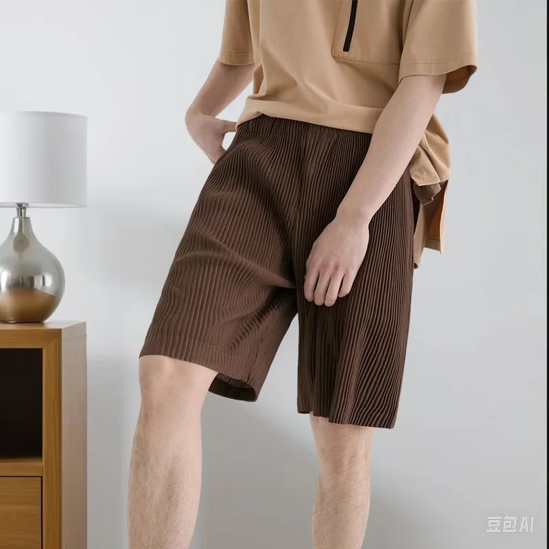 Miyake Pleated Men's Shorts Japanese Original Drape Casual Five Pants Loose Casual Versatile Youth 2025 Summer Men Clothing
Miyake Pleated Men's Shorts Japanese Original Drape Casual Five Pants Loose Casual Versatile Youth 2025 Summer Men Clothing