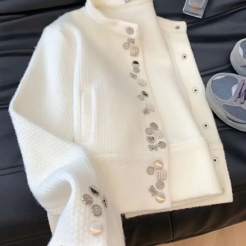 White Chic Knitted Jacket Women's Autumn Winter New 2026 Cardigan Sweater Design Sense Multi-button Knitted Sweater Outwear Top
White Chic Knitted Jacket Women's Autumn Winter New 2026 Cardigan Sweater Design Sense Multi-button Knitted Sweater Outwear Top