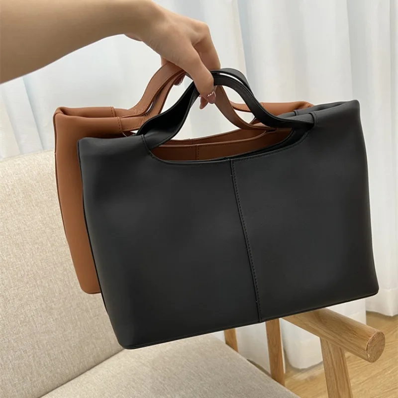 Fashionable Genuine Leather High-end Commuting Large-capacity Portable Crossbody Bag for Women
Fashionable Genuine Leather High-end Commuting Large-capacity Portable Crossbody Bag for Women
