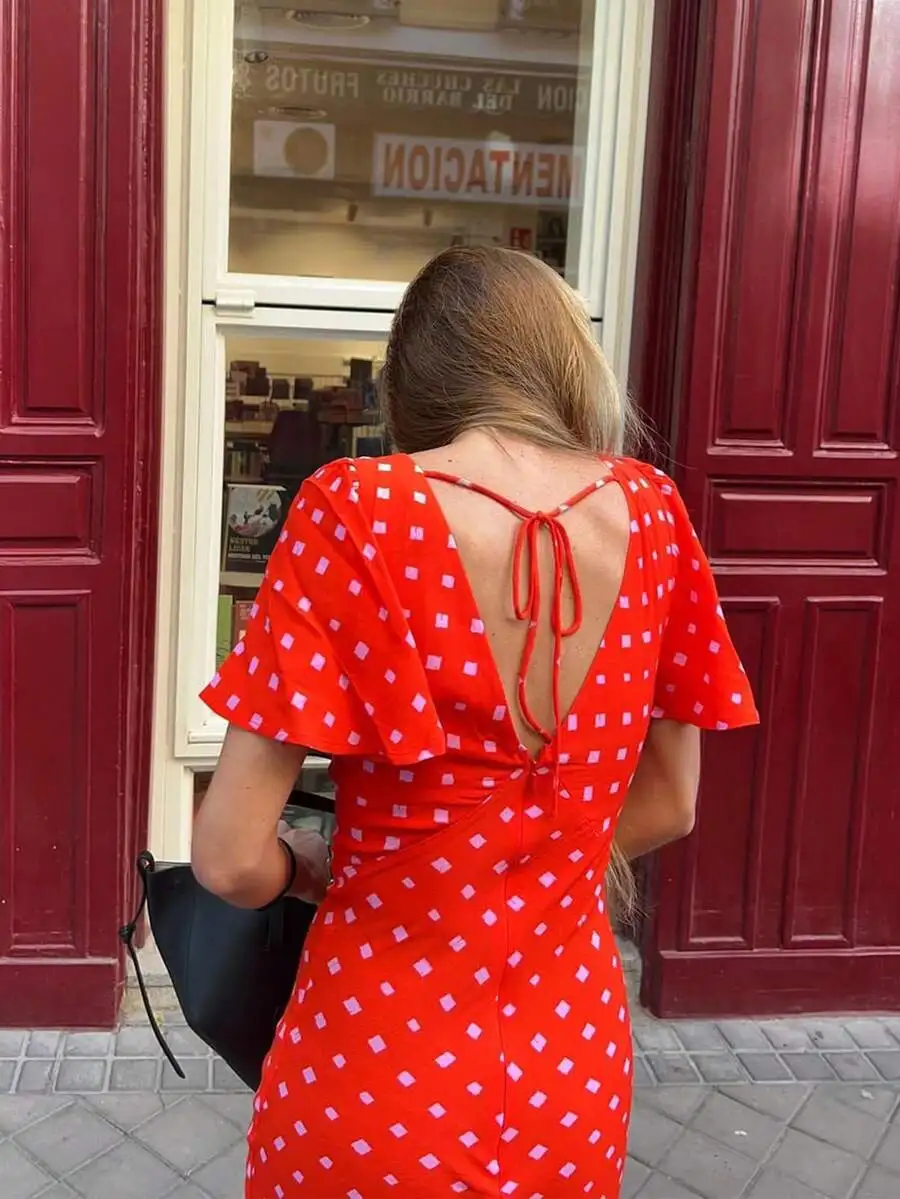 Red Polka Dot V-Neck Backless Short Sleeve Dress For Women Vacation Party
Red Polka Dot V-Neck Backless Short Sleeve Dress For Women Vacation Party