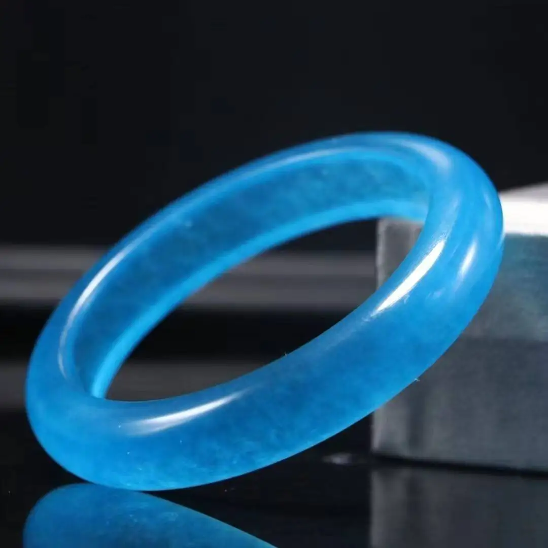 Natural jade aquamarine bracelet old pit material devil blue high ice bracelet for mother gift
Natural jade aquamarine bracelet old pit material devil blue high ice bracelet for mother gift