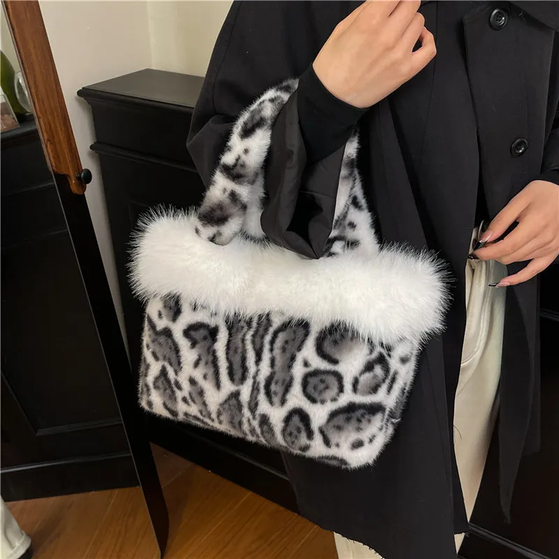 Daily Commute Design Sense Bags Velvet Leopard Fashion Casual Tote 2026 Winter Thickened Waterproof High Quality Shoulder Bags
Daily Commute Design Sense Bags Velvet Leopard Fashion Casual Tote 2026 Winter Thickened Waterproof High Quality Shoulder Bags