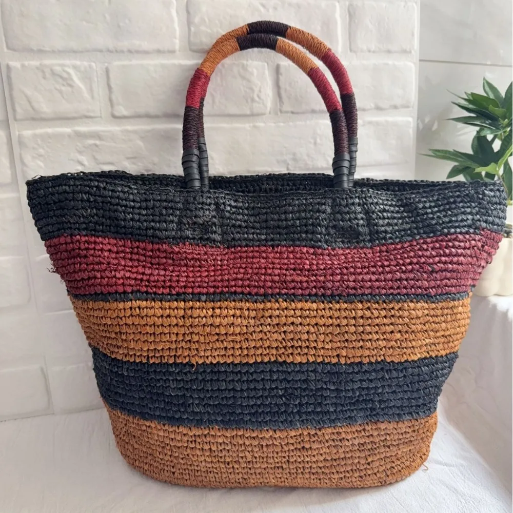New Versatile Casual Striped Color Matching Woven Shoulder Texture Unique Fashion Simple Casual Women's Vacation Handbag
New Versatile Casual Striped Color Matching Woven Shoulder Texture Unique Fashion Simple Casual Women's Vacation Handbag