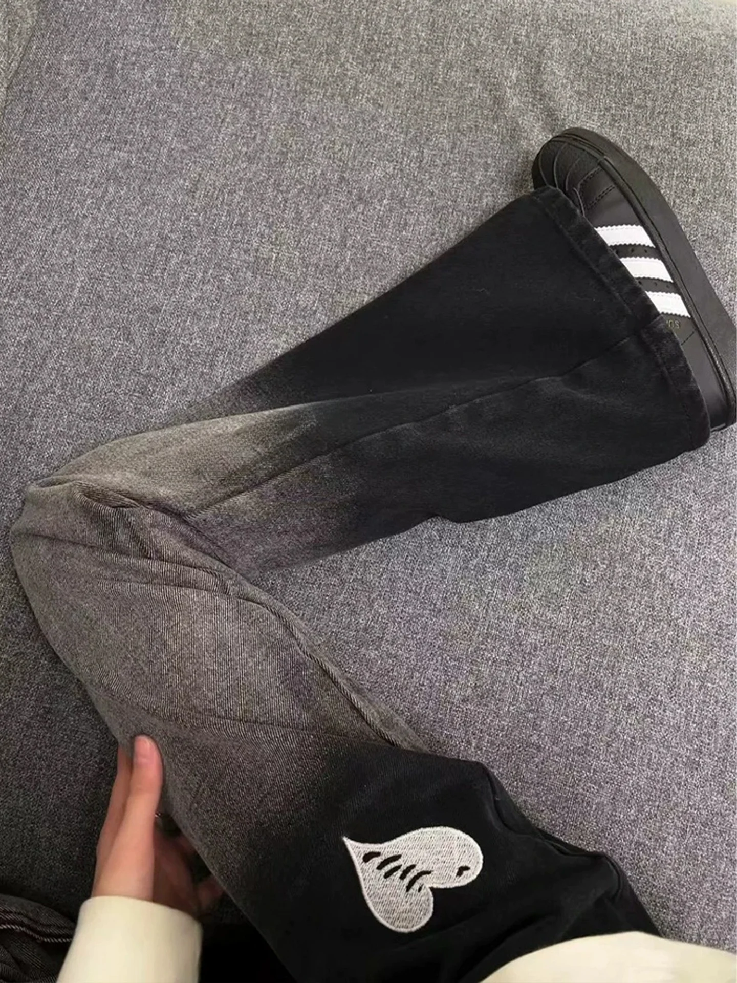 Мужские джинсы с вышивкой, на подкладке, расклешенные, с высокой талией, прямые, в американском стиле, зимние, из денима
Мужские джинсы с вышивкой, на подкладке, расклешенные, с высокой талией, прямые, в американском стиле, зимние, из денима