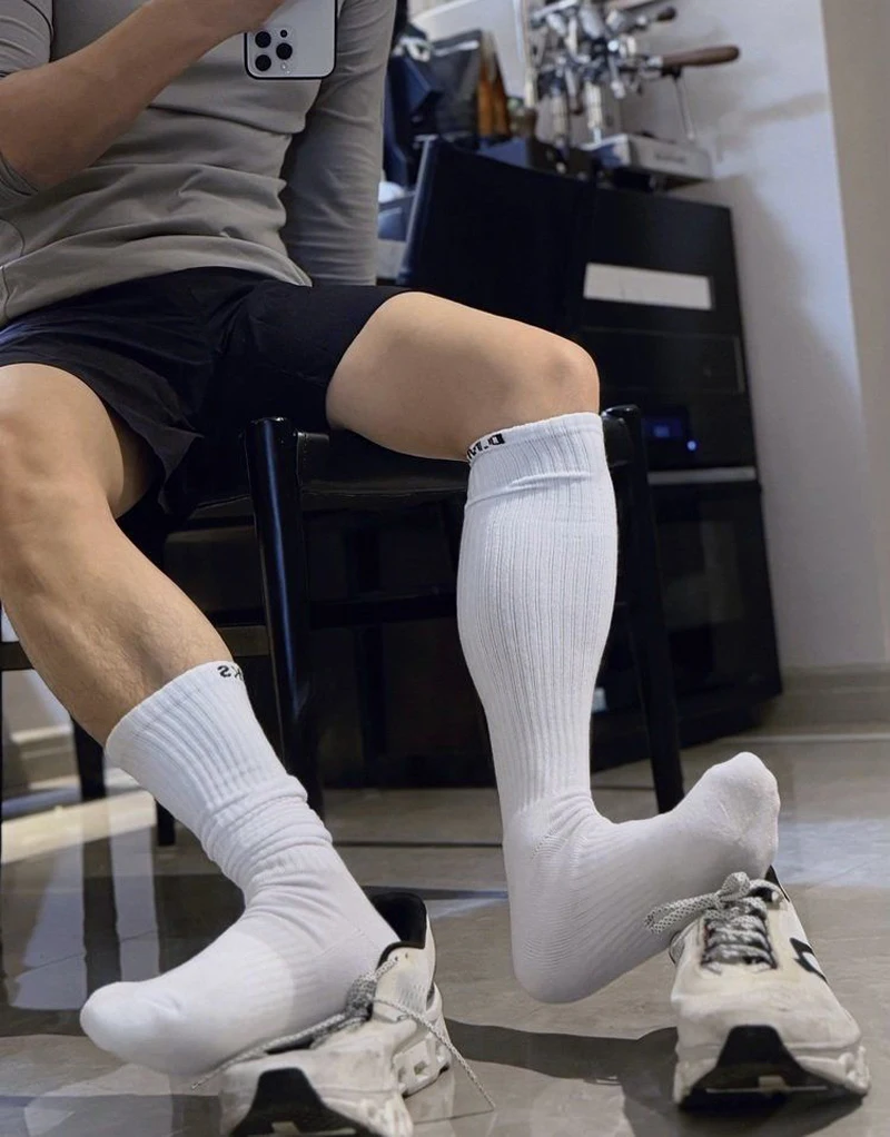 Men's Socks Long Tube Solid Color Black White Socks Comfortable Football Sports Stocking Sock
Men's Socks Long Tube Solid Color Black White Socks Comfortable Football Sports Stocking Sock