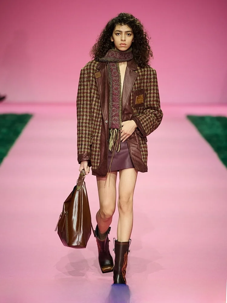 Корейское зимнее женское повседневное пальто DNT в клетку, двустороннее, с кожаной нашивкой, свободного кроя, в уличном стиле
Корейское зимнее женское повседневное пальто DNT в клетку, двустороннее, с кожаной нашивкой, свободного кроя, в уличном стиле