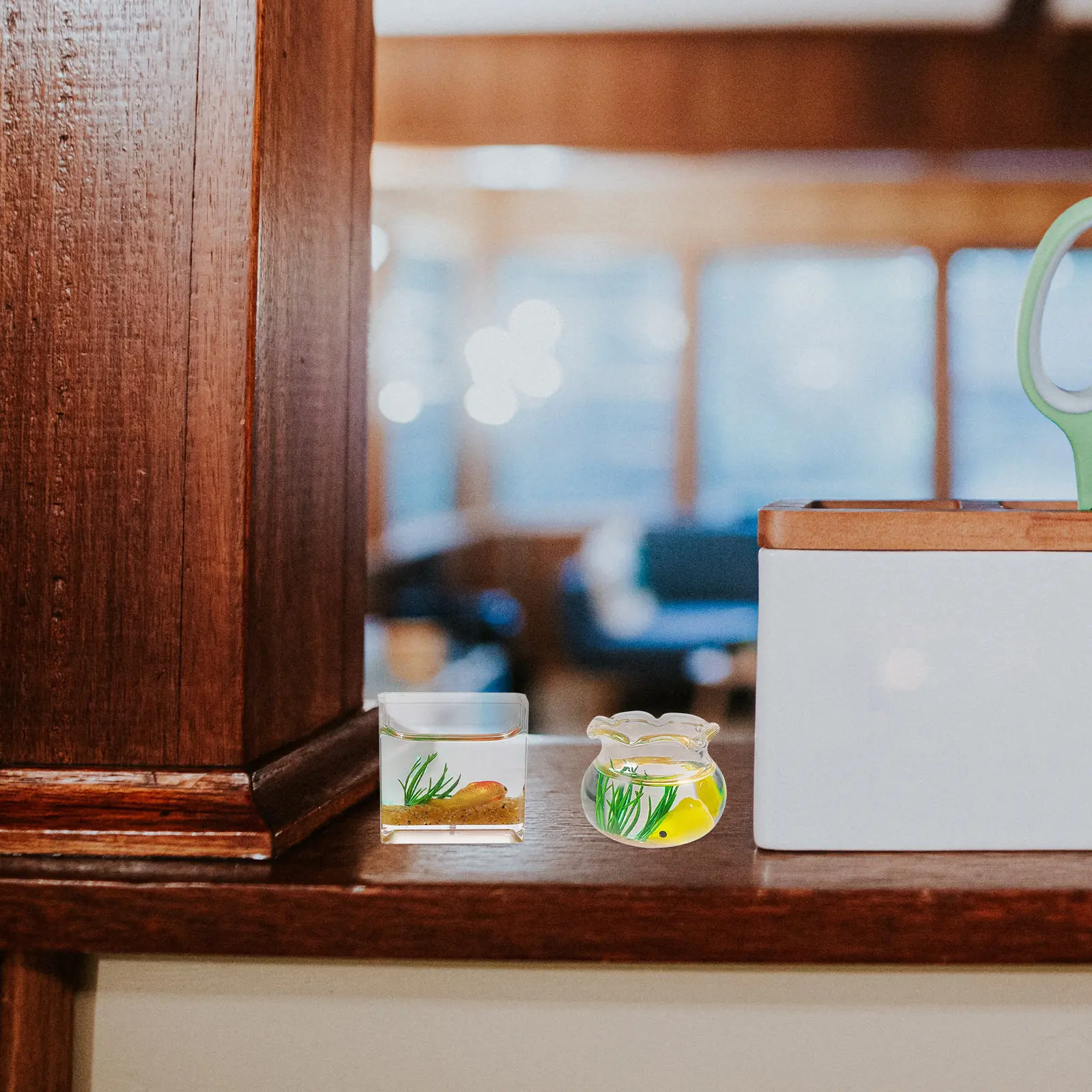 Набор из 4 реалистичных миниатюрных аквариумов с живыми золотыми рыбками для декора микродомов 1:12, украшение для стола в миниатюрном домике
Набор из 4 реалистичных миниатюрных аквариумов с живыми золотыми рыбками для декора микродомов 1:12, украшение для стола в миниатюрном домике