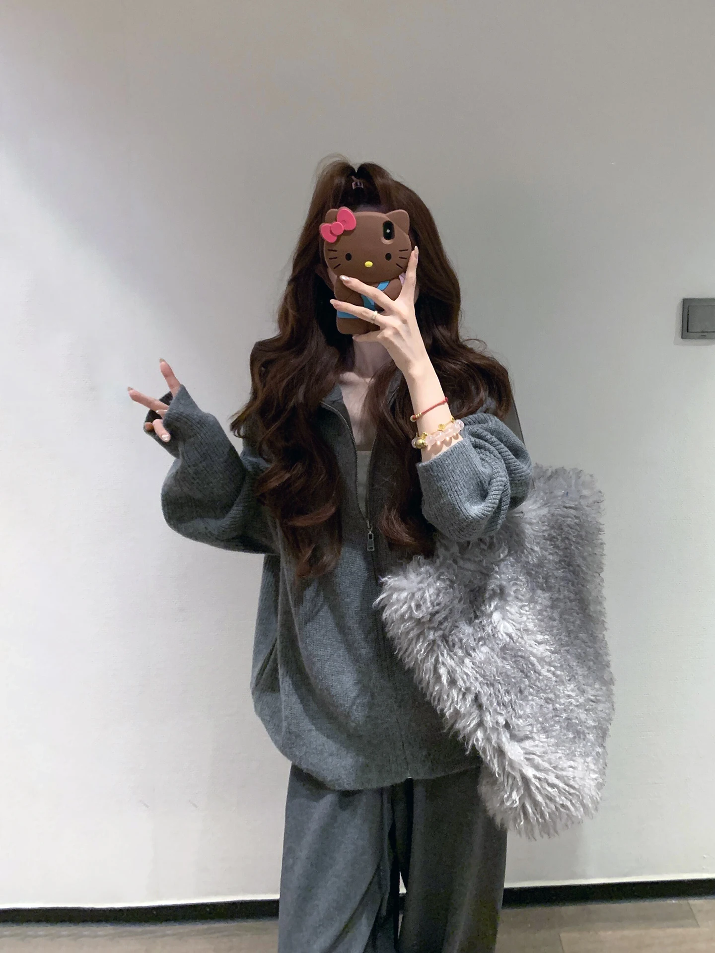American Retro High Neck Grey Zipper Knitted Open Cardigan Women Loose Lazy Style Sweater Coat Thickened Autumn Winter
American Retro High Neck Grey Zipper Knitted Open Cardigan Women Loose Lazy Style Sweater Coat Thickened Autumn Winter