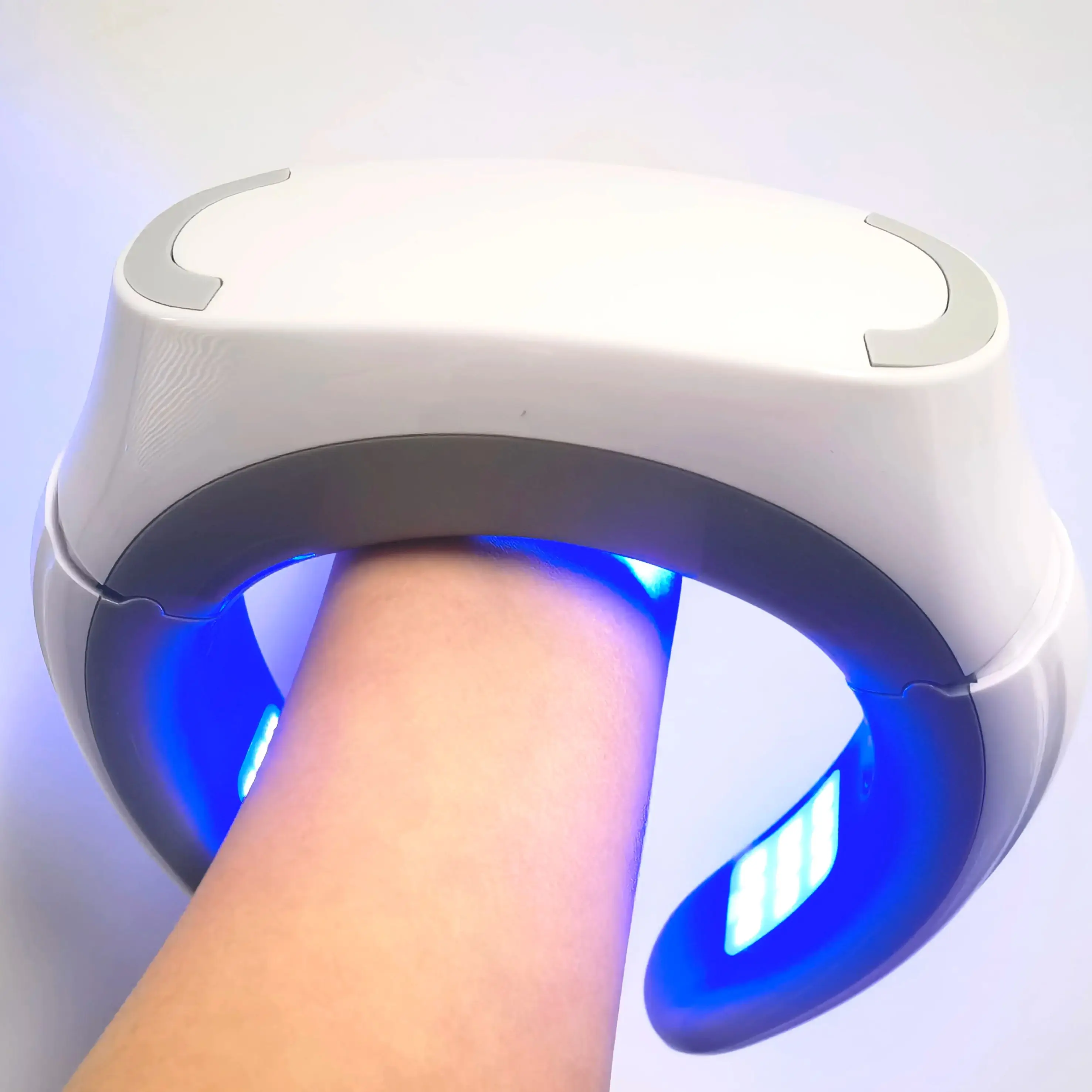 Dual-Wavelength LED Neck Therapy Device – Red (650nm) for Healing & Blue (470nm) for Pain Relief – Portable & Easy to Use
Dual-Wavelength LED Neck Therapy Device – Red (650nm) for Healing & Blue (470nm) for Pain Relief – Portable & Easy to Use