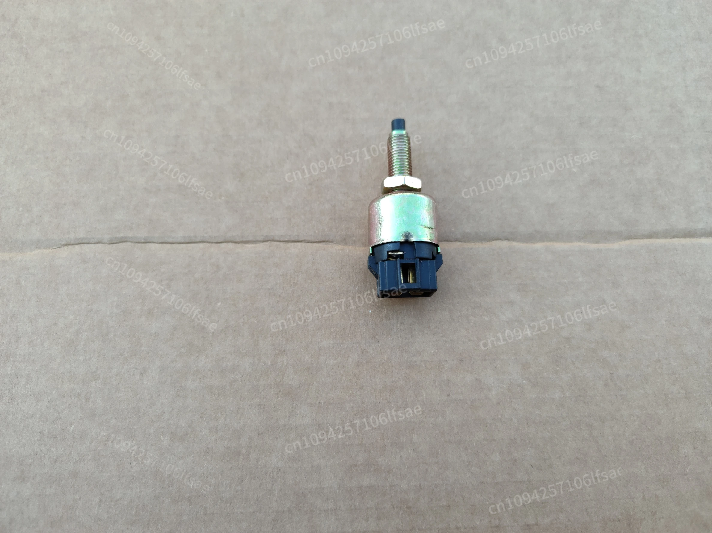 Huanghai auto parts, Qisheng N2 N1S pickup truck N3 N7 N5 brake light switch, brake light switch
Huanghai auto parts, Qisheng N2 N1S pickup truck N3 N7 N5 brake light switch, brake light switch