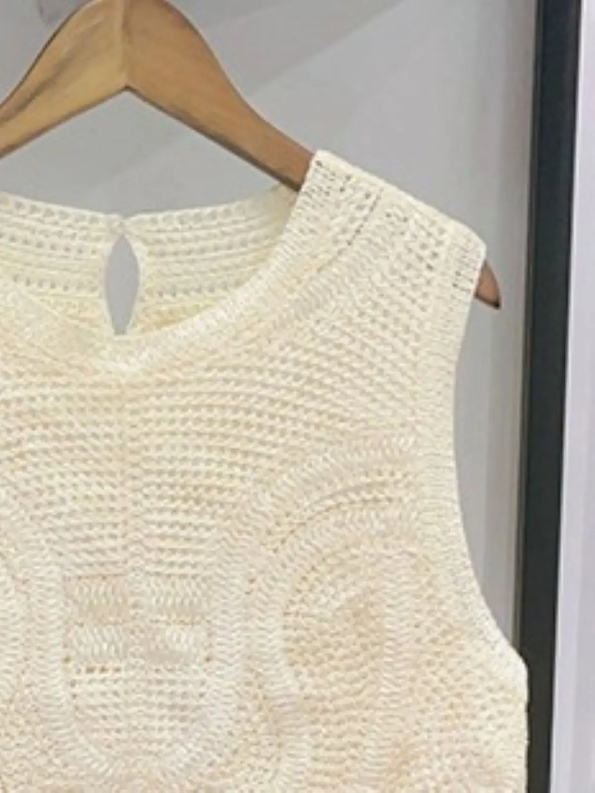 Spring/Summer Women O-Neck Crochet Wavy Hem Solid Knit Set Sleeveless Top + A-line Hign Waist Elegant Fashion Midi Skirt
Spring/Summer Women O-Neck Crochet Wavy Hem Solid Knit Set Sleeveless Top + A-line Hign Waist Elegant Fashion Midi Skirt