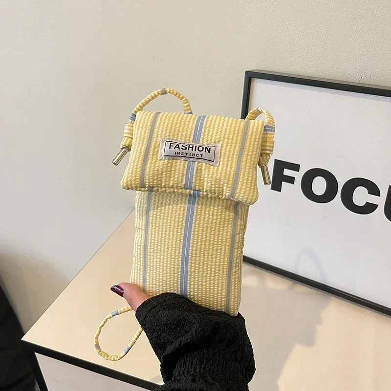 Mini Handbag for Women 2025 New Niche Super Popular Casual Fashionable Versatile Shoulder and Crossbody Mobile Phone Bag Wrap
Mini Handbag for Women 2025 New Niche Super Popular Casual Fashionable Versatile Shoulder and Crossbody Mobile Phone Bag Wrap