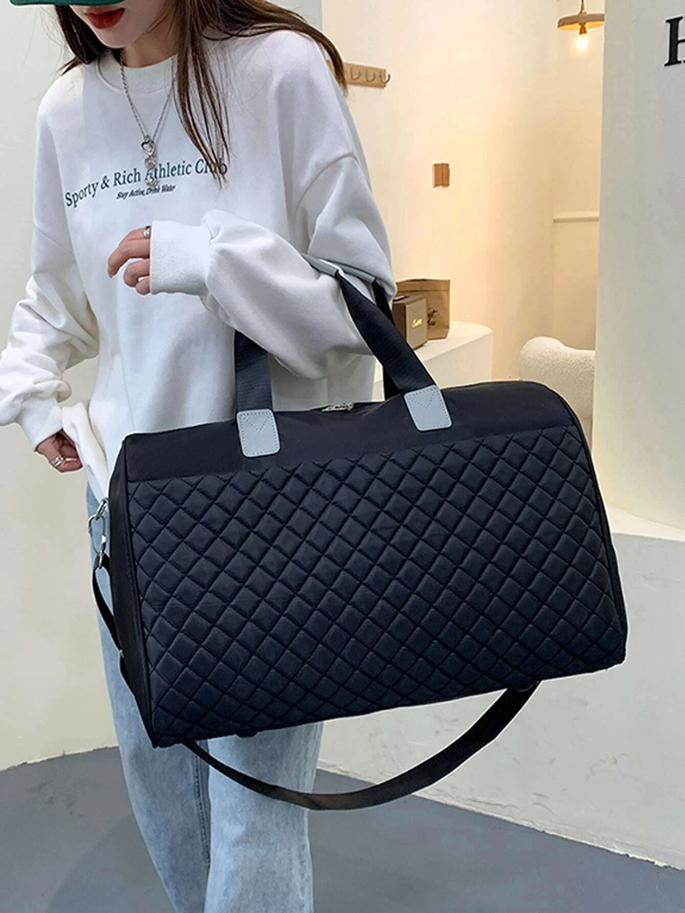 Quilted Large Capacity LightWeight Duffle Bag Travel Casual Sport Gym Bag Embroidery thread Luggage Bag For Work Holiday Outdoor
Quilted Large Capacity LightWeight Duffle Bag Travel Casual Sport Gym Bag Embroidery thread Luggage Bag For Work Holiday Outdoor