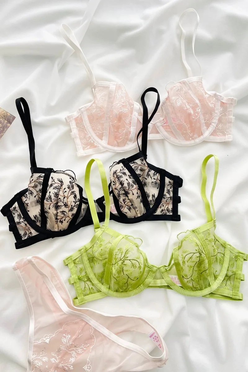 Sexy lace embroidered underwear female summer thin large size lingerie with steel ring to collect side breasts bra set
Sexy lace embroidered underwear female summer thin large size lingerie with steel ring to collect side breasts bra set