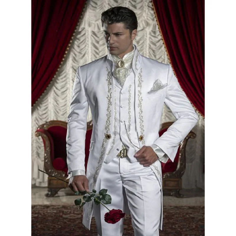 Fashion Embroidery Men Suit Slim Fit Luxury Peak Lapel Satin Suit 3 Piece Groom Wedding Prom Stage Tuxedo (Blazer+Pants+Vest)
Fashion Embroidery Men Suit Slim Fit Luxury Peak Lapel Satin Suit 3 Piece Groom Wedding Prom Stage Tuxedo (Blazer+Pants+Vest)