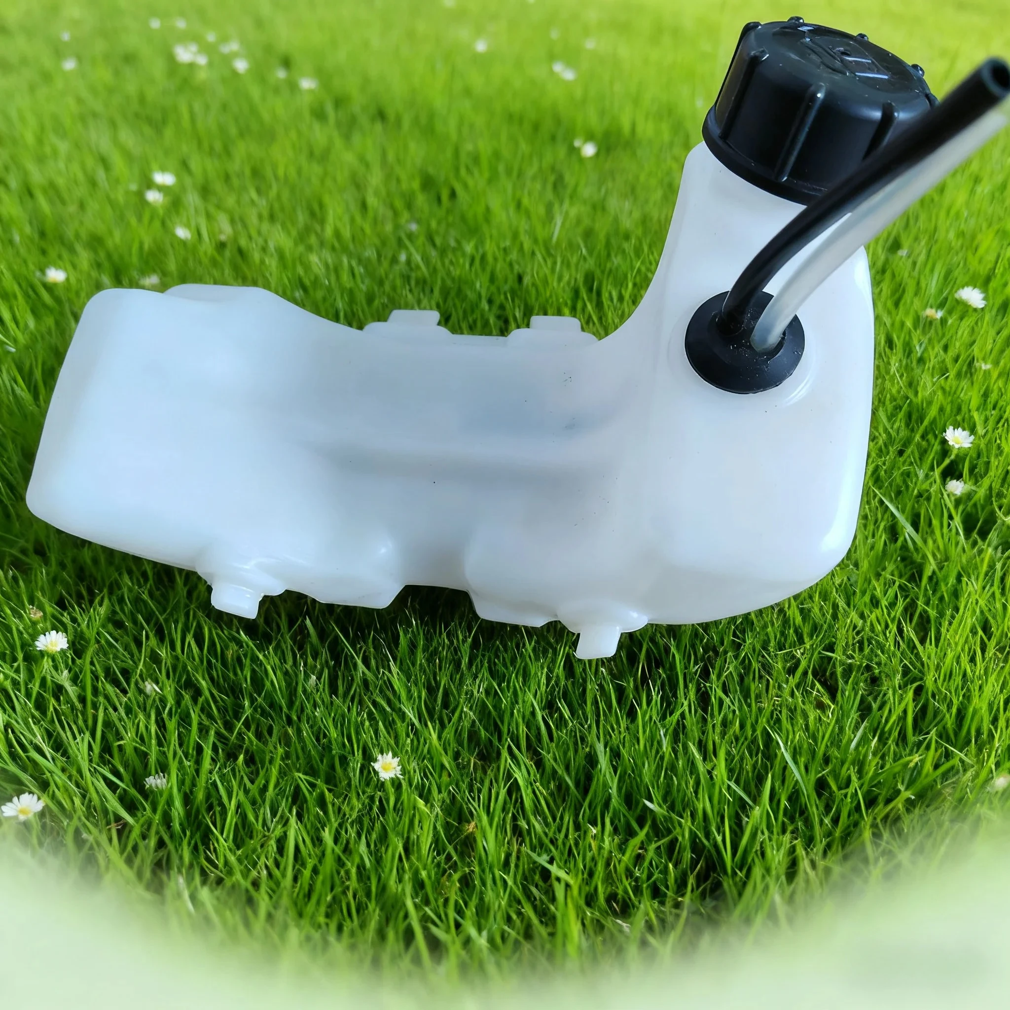 GX50 15001 140F GX35 Brush Cutter Gas Fuel Tank Assy For Honda Hedge Grass trimmer GX35NT HHT35S UMK435 140 4 Stroke Lawn Mower
GX50 15001 140F GX35 Brush Cutter Gas Fuel Tank Assy For Honda Hedge Grass trimmer GX35NT HHT35S UMK435 140 4 Stroke Lawn Mower