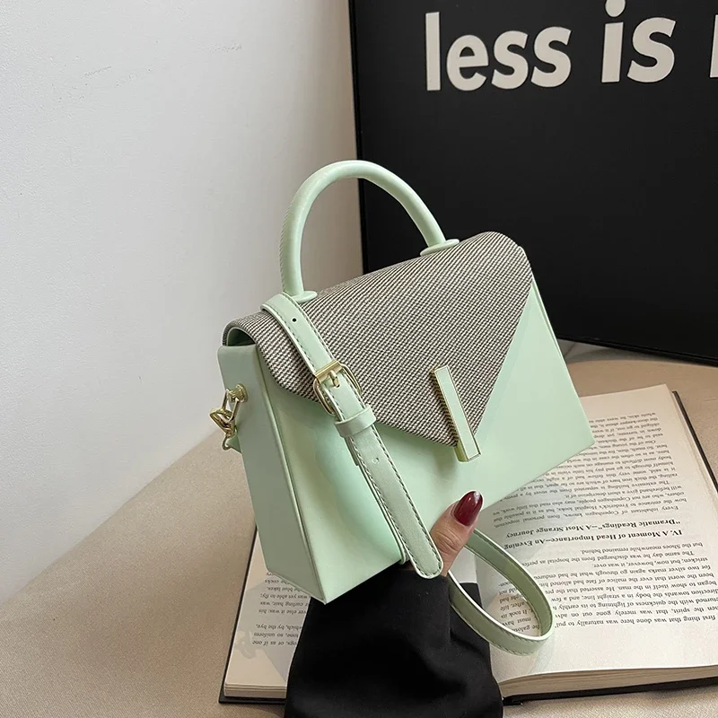 Classic Luxury Vintage Diaper Bag: Elegant Crossbody Handbag For Women With Designer Look And Large Capacity Messenger Tote
Classic Luxury Vintage Diaper Bag: Elegant Crossbody Handbag For Women With Designer Look And Large Capacity Messenger Tote