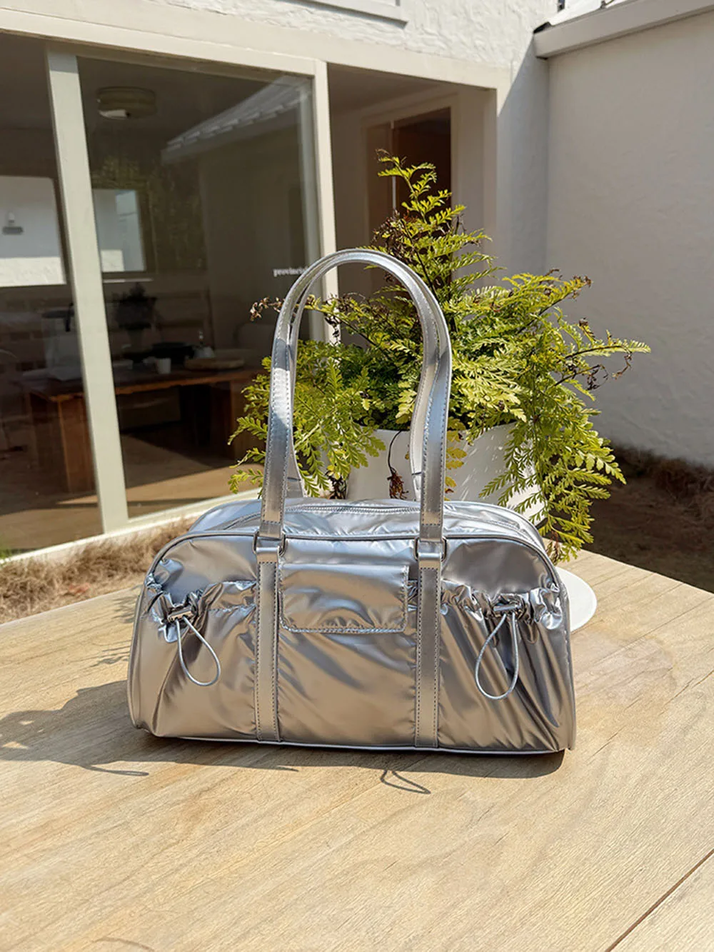 Новая однотонная женская сумка через плечо, минималистичная легкая сумка-подушка, плиссированная дизайнерская сумка, модная повседневная сумка для женщин.
Новая однотонная женская сумка через плечо, минималистичная легкая сумка-подушка, плиссированная дизайнерская сумка, модная повседневная сумка для женщин.