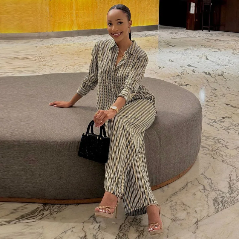 Women's black fashion casual printed long sleeved shirt, wide leg pants two-piece set, women's autumn
Women's black fashion casual printed long sleeved shirt, wide leg pants two-piece set, women's autumn