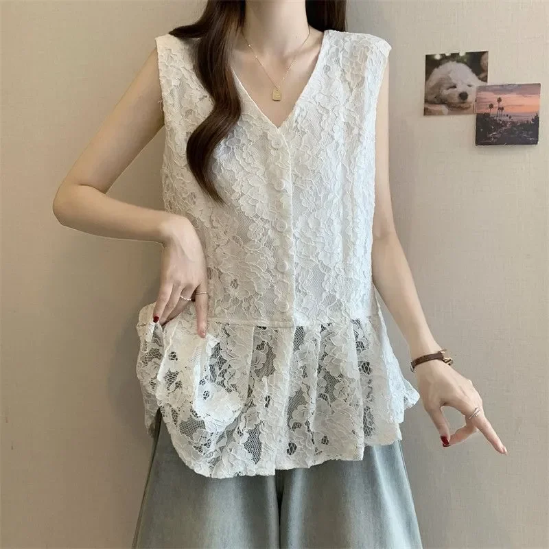 White Lace V Neck Sleeveless Blouse with Ruffled Hem Loose Fit Boho Style Summer Casual Top for Women
White Lace V Neck Sleeveless Blouse with Ruffled Hem Loose Fit Boho Style Summer Casual Top for Women