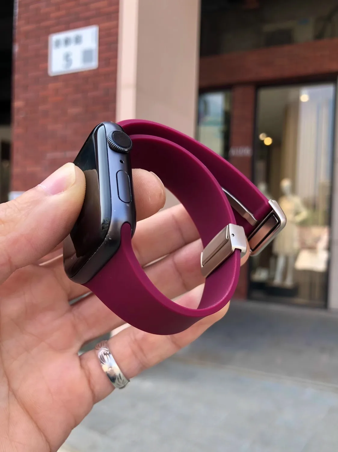 Складная магнитная пряжка, подходит для iwatch ремешка s9876, простой матовый цвет, цвет красный
Складная магнитная пряжка, подходит для iwatch ремешка s9876, простой матовый цвет, цвет красный