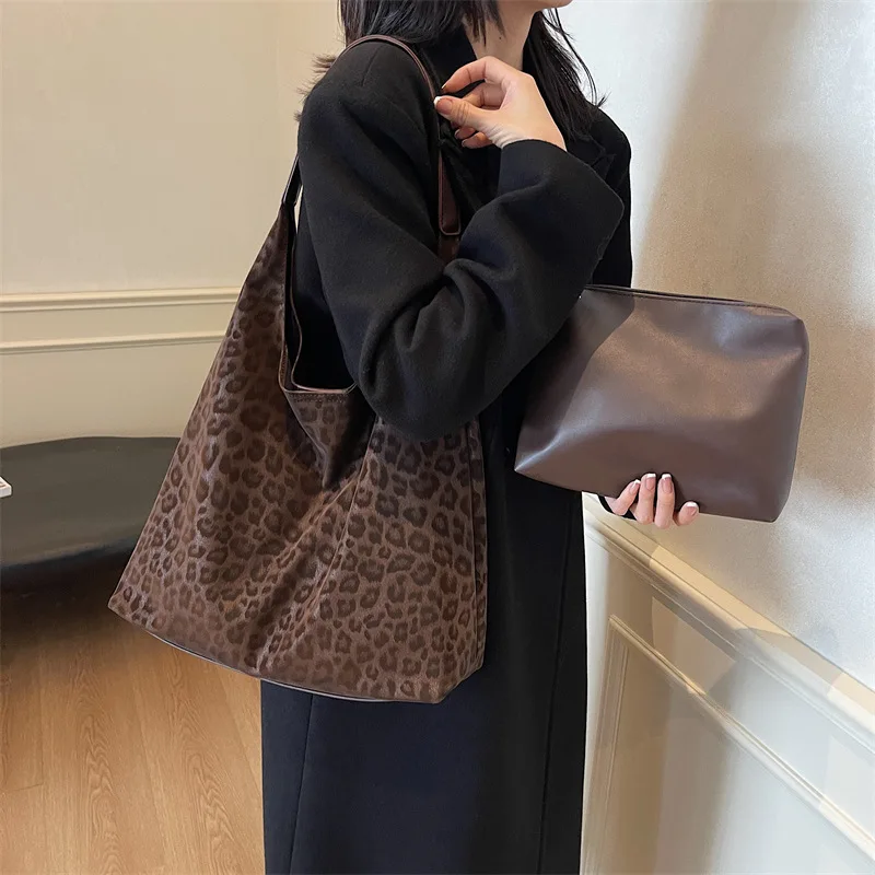 Vintage Leopard Canvas Shoulder Shopper Bag for Women 2025 Large Woman Tote Bag Fashion Designer Female Handbags Purses Bolsas
Vintage Leopard Canvas Shoulder Shopper Bag for Women 2025 Large Woman Tote Bag Fashion Designer Female Handbags Purses Bolsas