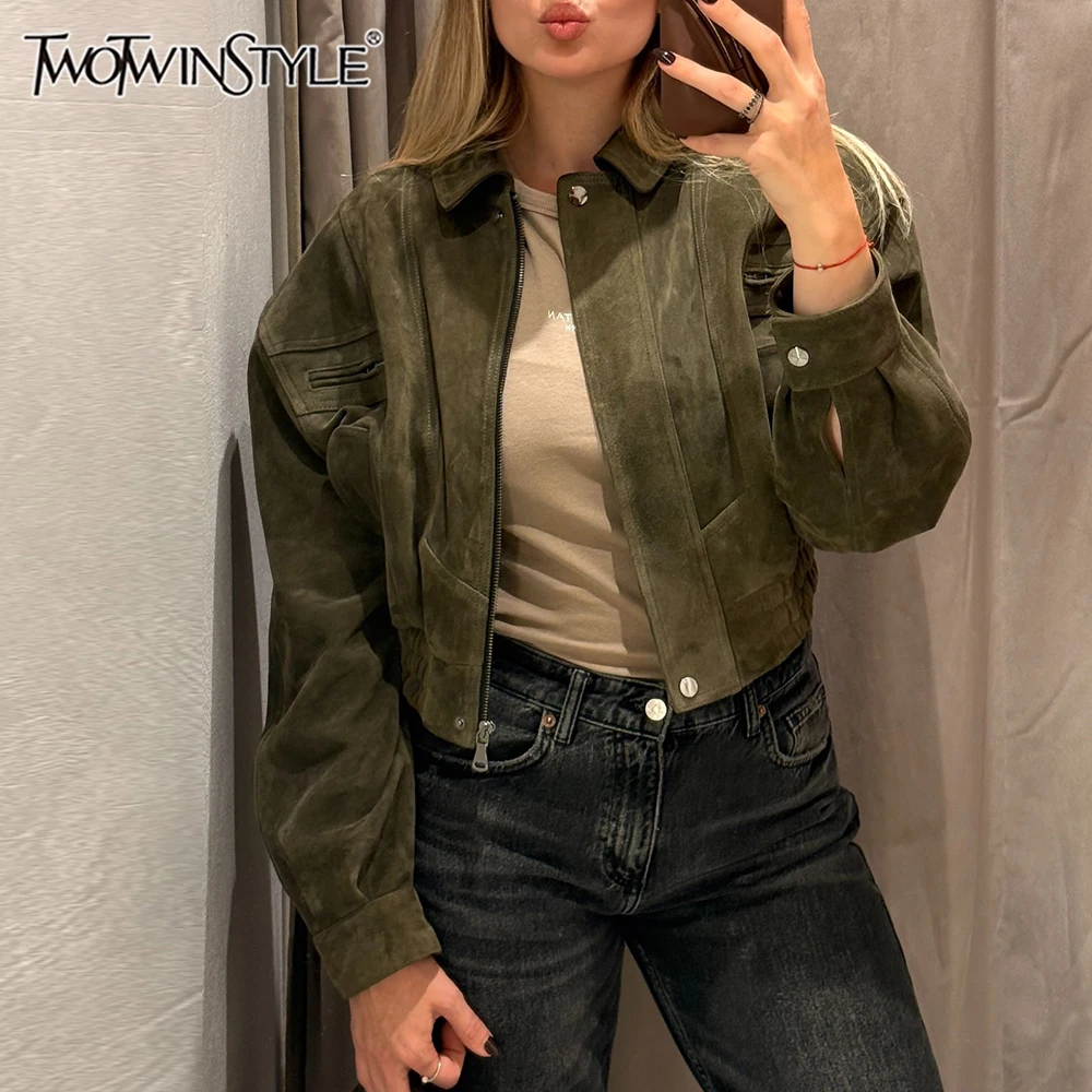 TWOTWINSTYLE однотонные свободные винтажные куртки на молнии для женщин с лацканами и длинными рукавами в стиле пэчворк, модная женская куртка с карманами, новинка
TWOTWINSTYLE однотонные свободные винтажные куртки на молнии для женщин с лацканами и длинными рукавами в стиле пэчворк, модная женская куртка с карманами, новинка