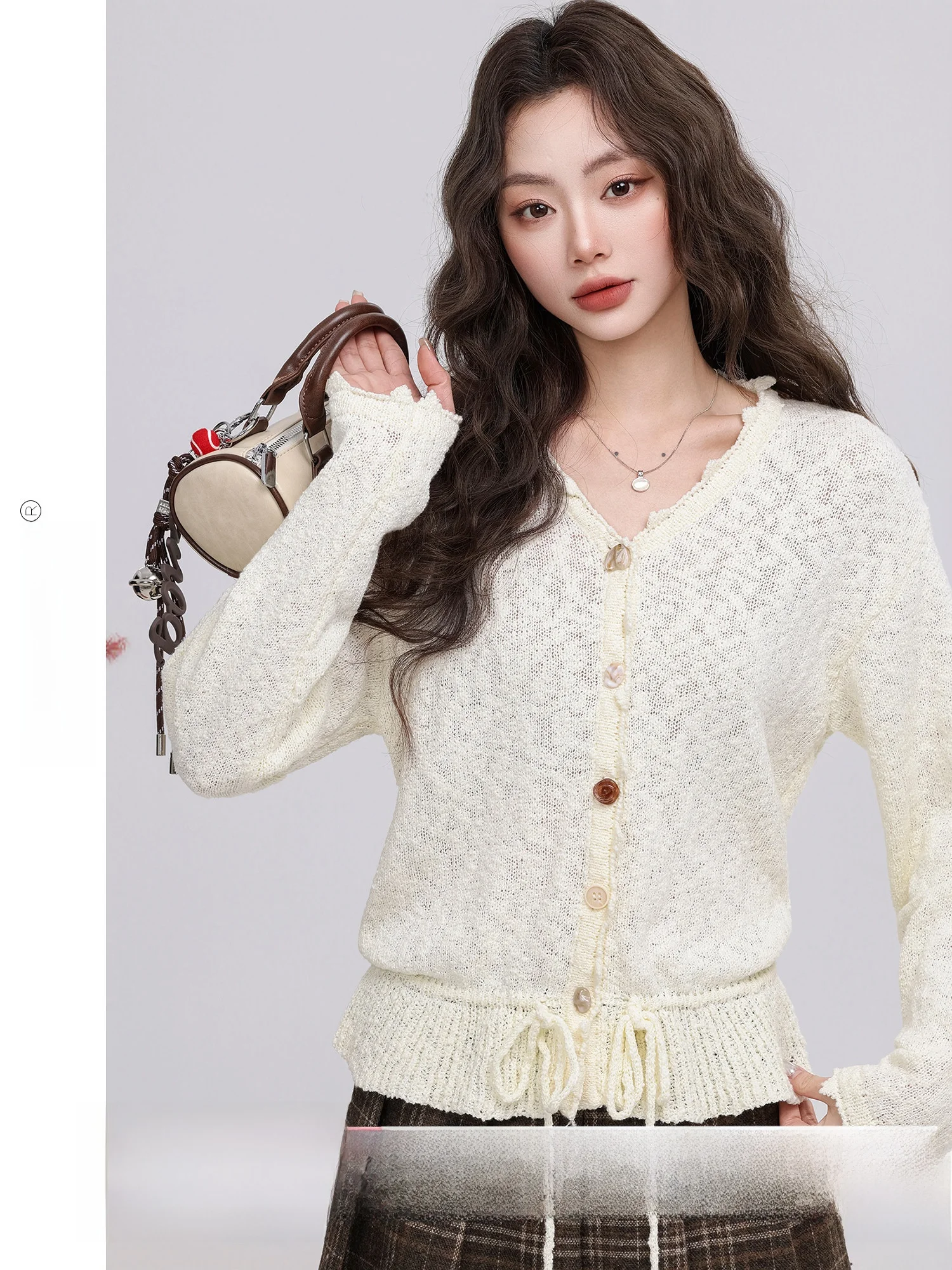 Sweet Drawstring Design V-Neck Knitwear Women's Fashion Spring 2026 New Style Comfortable Breathable Polyester Fiber
Sweet Drawstring Design V-Neck Knitwear Women's Fashion Spring 2026 New Style Comfortable Breathable Polyester Fiber
