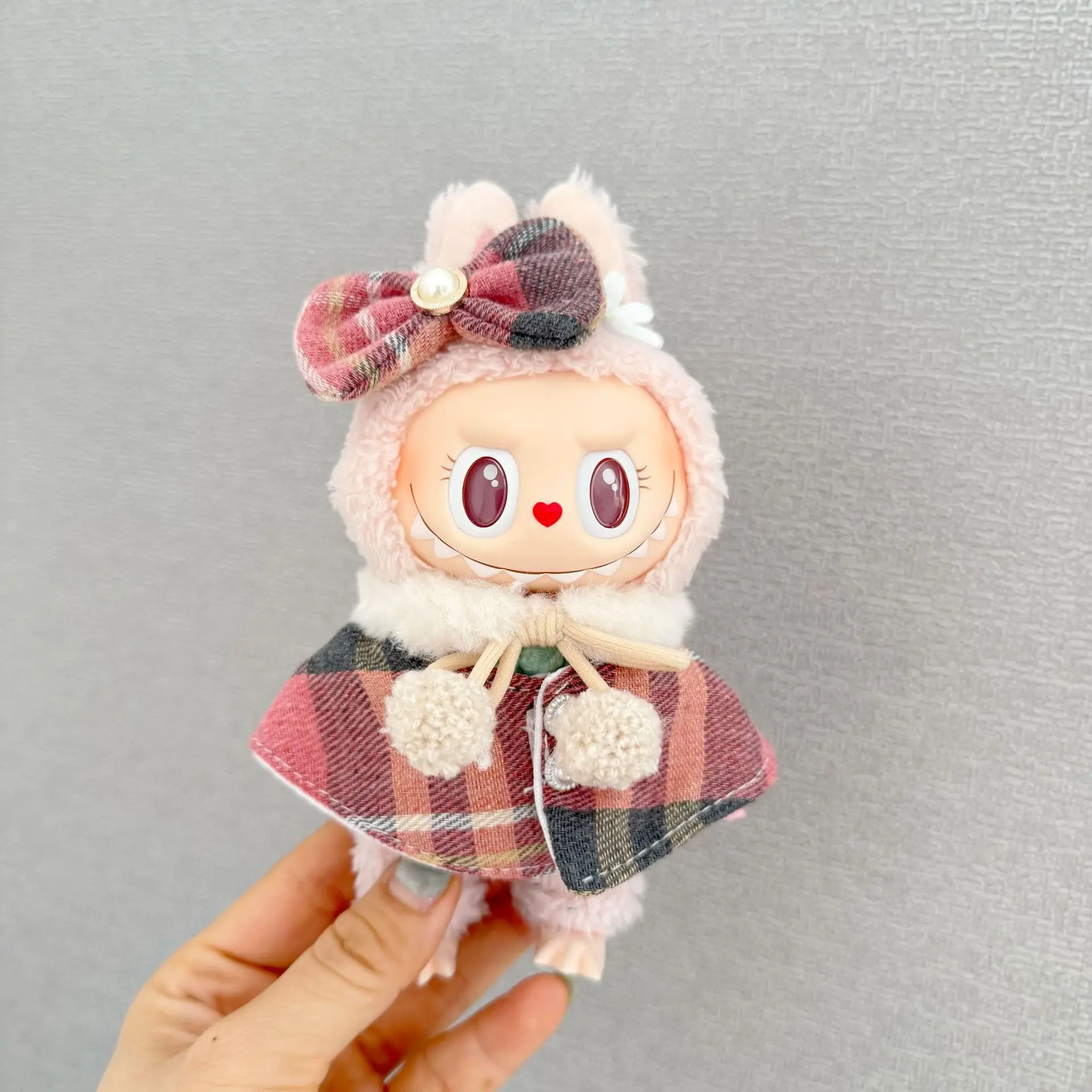 Vintage Plaid Outfits For 15cm17cm Cute Labubu 1st 2nd 3rd Gen Dolls Plaid Cloaks Bows Pearls Pom Poms For British Style Festive
Vintage Plaid Outfits For 15cm17cm Cute Labubu 1st 2nd 3rd Gen Dolls Plaid Cloaks Bows Pearls Pom Poms For British Style Festive