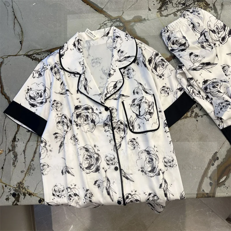 Пижамный костюм с цветочным принтом, рубашка в китайском стиле, брюки, пижама с короткими рукавами, Mujer, домашняя одежда из искусственного шелка, домашняя одежда, новые летние пижамы 
Пижамный костюм с цветочным принтом, рубашка в китайском стиле, брюки, пижама с короткими рукавами, Mujer, домашняя одежда из искусственного шелка, домашняя одежда, новые летние пижамы