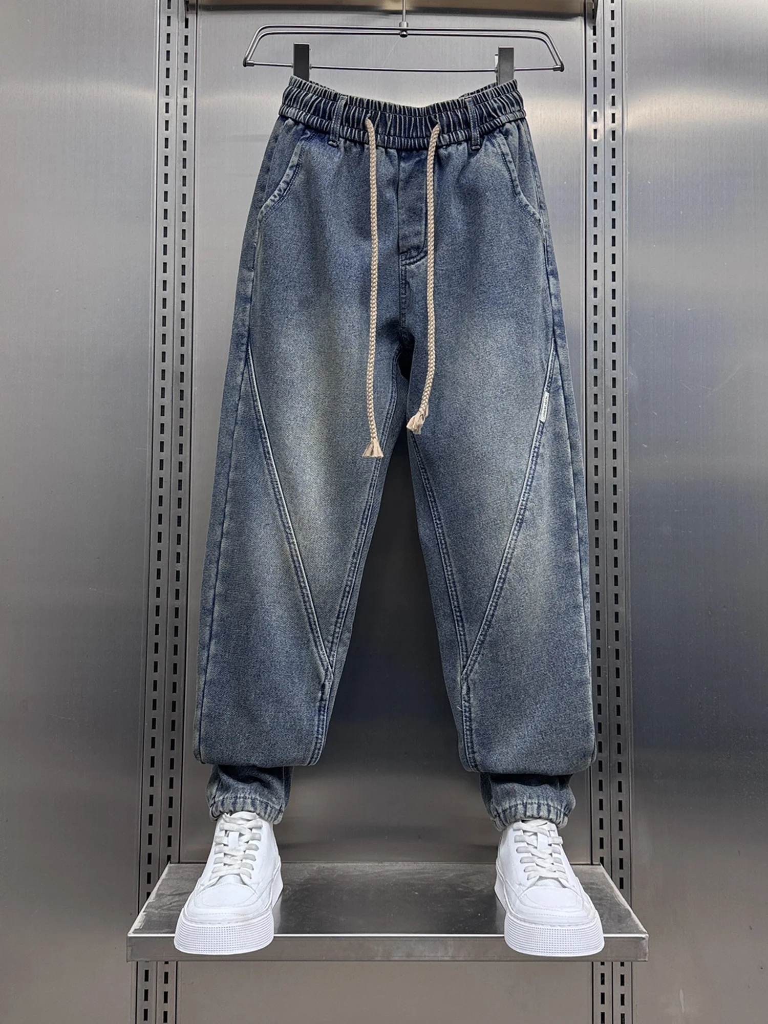 Мужские джинсы прямого кроя с флисовой подкладкой, модные американские повседневные молодежные брюки для осени и зимы, стильные облегающие брюки.
Мужские джинсы прямого кроя с флисовой подкладкой, модные американские повседневные молодежные брюки для осени и зимы, стильные облегающие брюки.