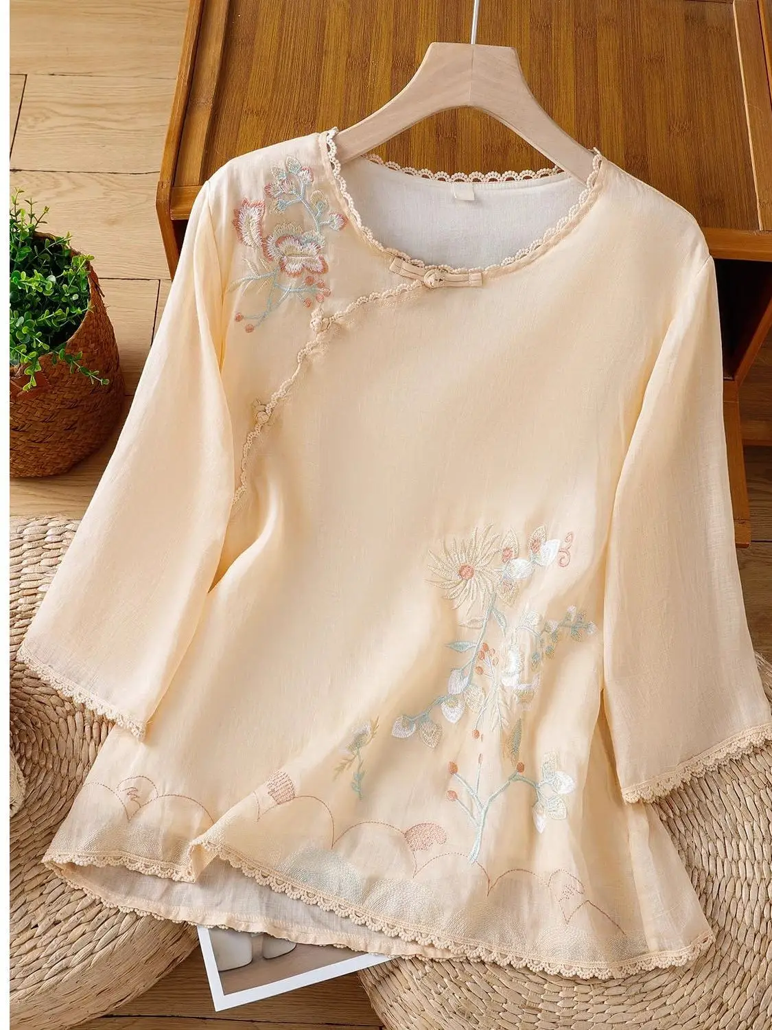 Retro Cotton Linen Embroidered Half Sleeve Shirt Women Summer Oblique Collar Buttoned Zen Improved Small Shirt Linen Top
Retro Cotton Linen Embroidered Half Sleeve Shirt Women Summer Oblique Collar Buttoned Zen Improved Small Shirt Linen Top