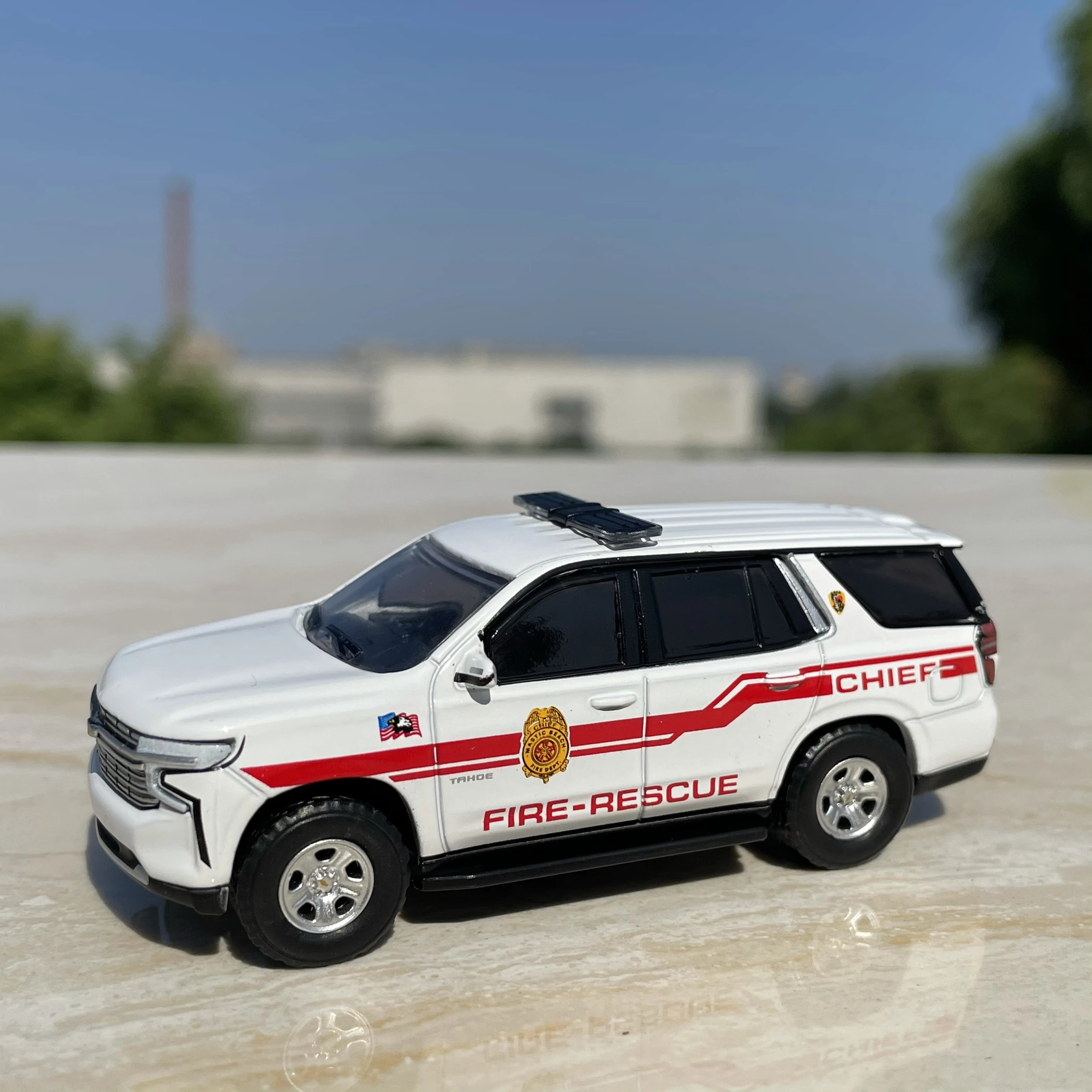 Модель легкосплавного автомобиля внедорожника Chevrolet Tahoe 1:64
Модель легкосплавного автомобиля внедорожника Chevrolet Tahoe 1:64
