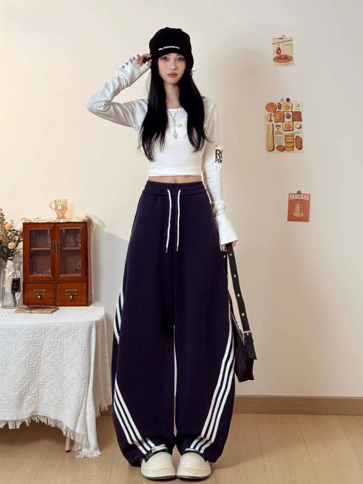 Blue Classic Vertical Stripes Design Loose Women's Casual Pants Summer New Style Drawstring Wide Leg Pants High Waist Elastic
Blue Classic Vertical Stripes Design Loose Women's Casual Pants Summer New Style Drawstring Wide Leg Pants High Waist Elastic