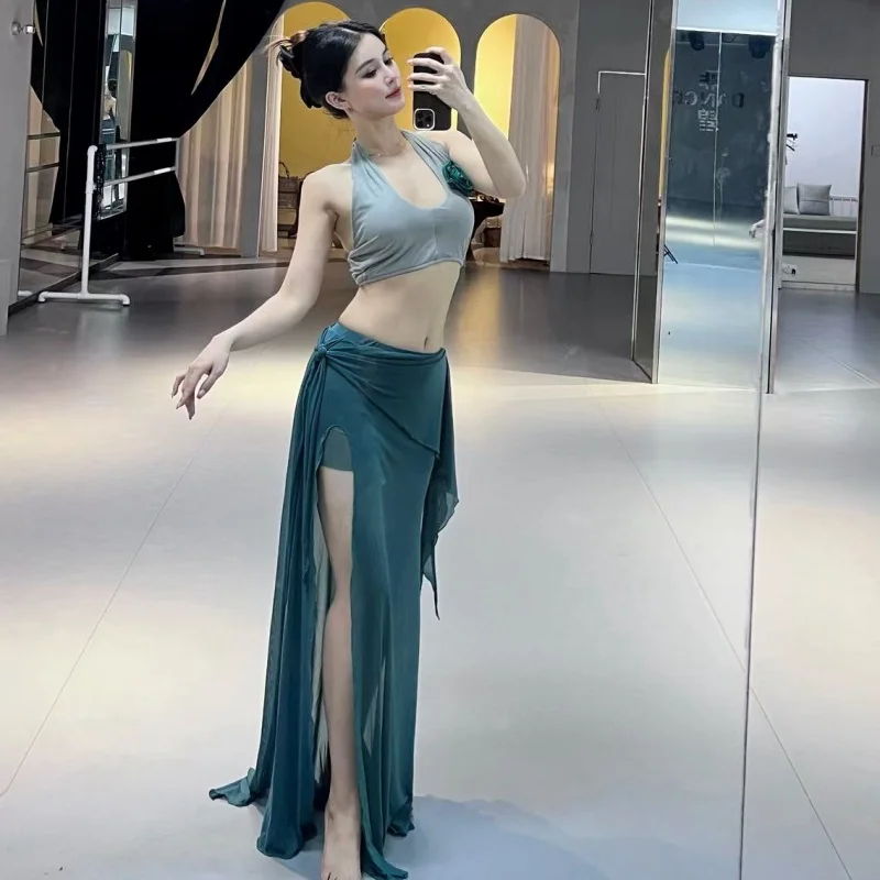 New Women's Oriental Dance Costume Suit Comfortable Breathable Mesh Set Adult Belly Dance Professional Performance Clothing
New Women's Oriental Dance Costume Suit Comfortable Breathable Mesh Set Adult Belly Dance Professional Performance Clothing
