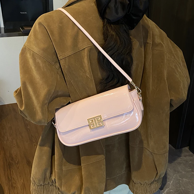 Chic Denim Crossbody Bag for Women Casual Design Fringe Detail Suitable for Coffee Dates
Chic Denim Crossbody Bag for Women Casual Design Fringe Detail Suitable for Coffee Dates