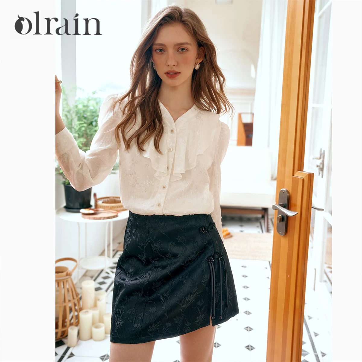 OLrain Women Elegant Shirt 2026 Spring Autumn French Style Ruffled V Neck Puff Sleeve Textured Burnout Fashion Blouse M56QC92892
OLrain Women Elegant Shirt 2026 Spring Autumn French Style Ruffled V Neck Puff Sleeve Textured Burnout Fashion Blouse M56QC92892